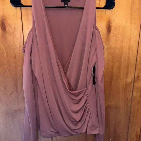 NWT EXPRESS COLD SHOULDER TOP - Picture 5 of 6